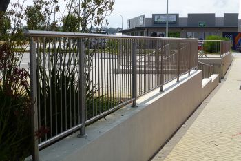 Steel_balustrade_and_railings